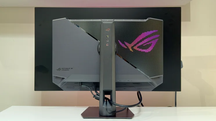 The rear of the Asus ROG Strix XG32UCW