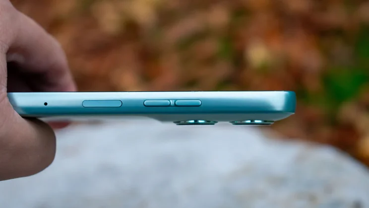 Motorola Moto G56 power and volume buttons