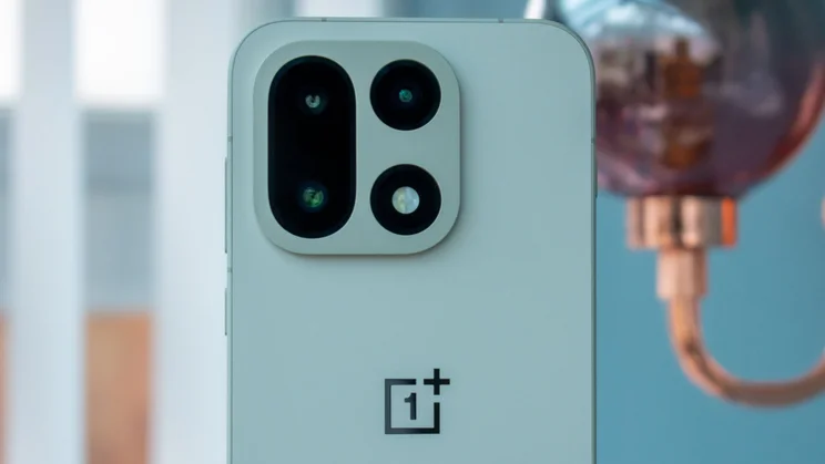 OnePlus 15 rear cameras