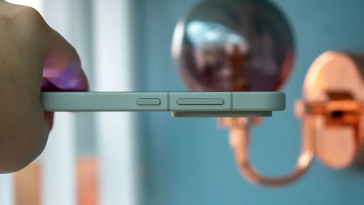 OnePlus 15 power and volume buttons