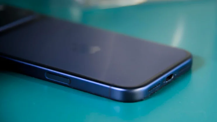The side button and USB-C port of the Apple iPhone 17 Pro Max