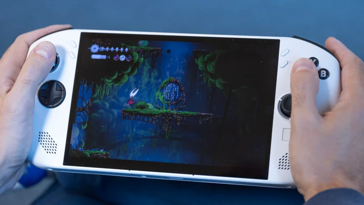 Left view of our reviewer playing Hollow Knight: Silksong on the Lenovo Legion Go S