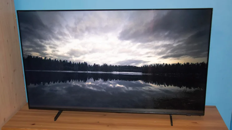 Front view of the Samsung U8000F 4K TV displaying an image of a lake