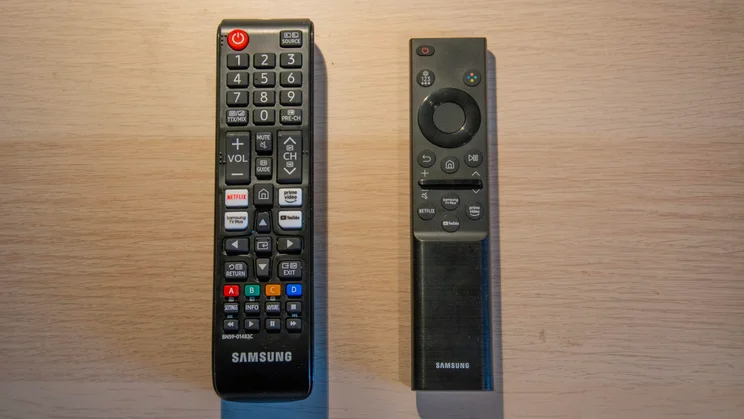 The two remote controls included with the Samsung U8000F 4K TV