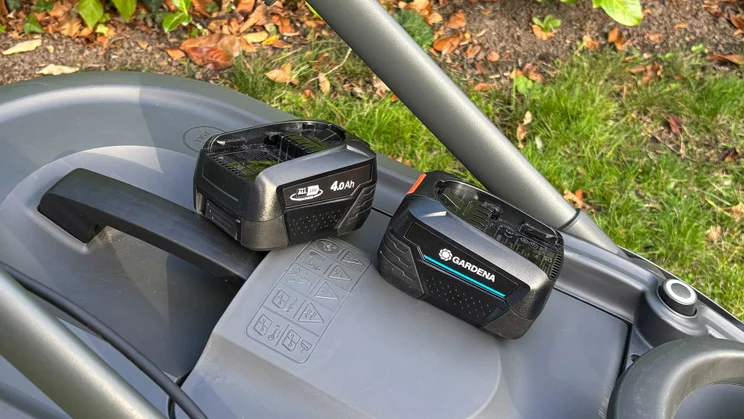 The Flymo 36V Ultramow 460 Duo's twin 4.0Ah batteries