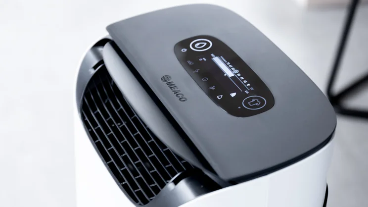 The Meaco DD8L Pro dehumidifier from above, with display on and vent open