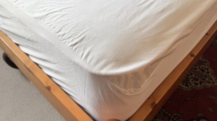 A closeup of a corner of the Nectar mattress protector