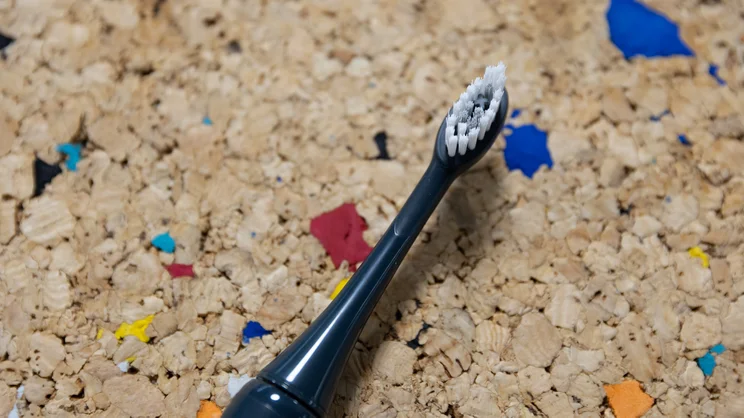 A bird's eye view of the Ordo Sonic Edge toothbrush's head