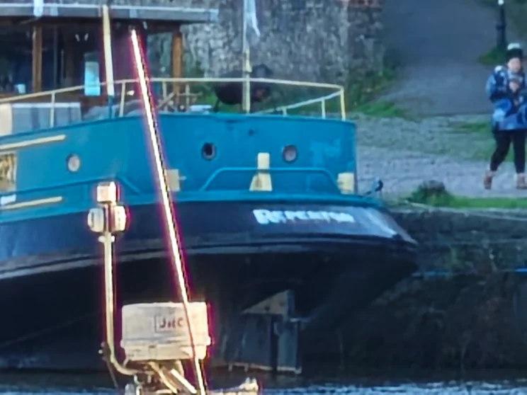 60x zoom of a boat's bow