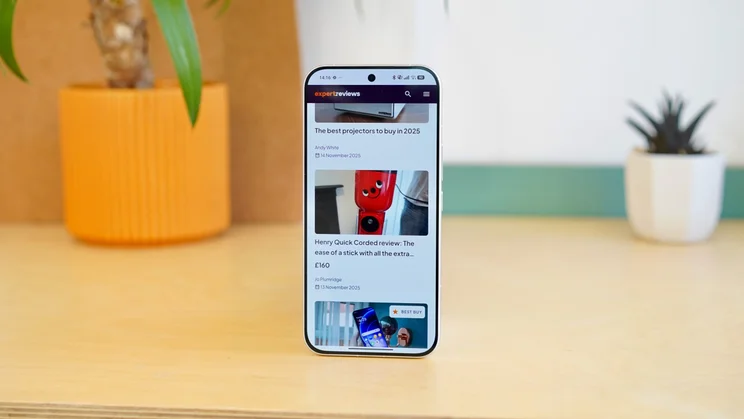 Poco F8 Ultra showing the Expert Reviews homepage