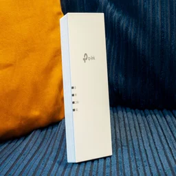 The TP-Link RE220BE wireless extender pictured from the front