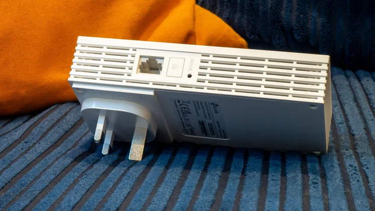 The TP-Link RE220BE wireless extender pictured from the right side