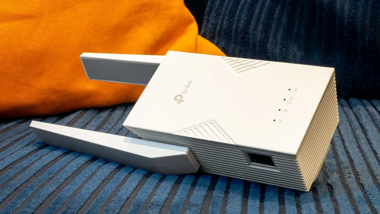 The TP-Link-RE225BE wireless extender, pictured from the left side