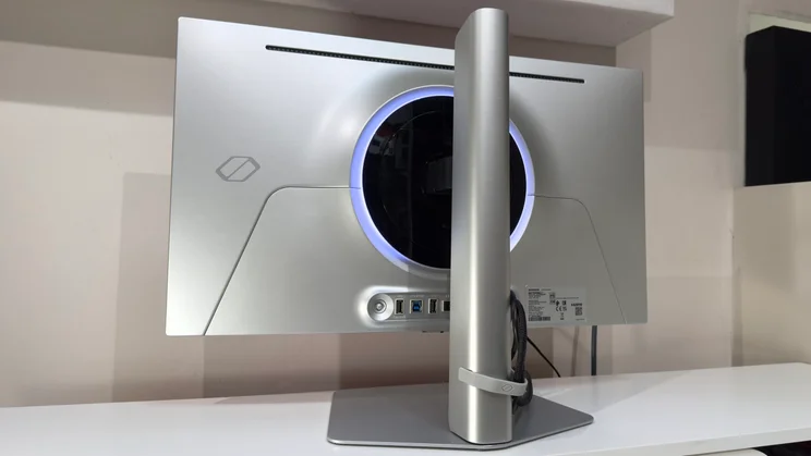 The Samsung G6 G60SF pictured from the rear