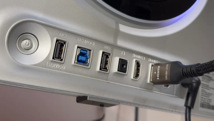 The Samsung G6 G60SF's ports and power button