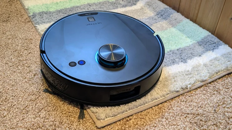 The Ultenic T20 Pro on a rug