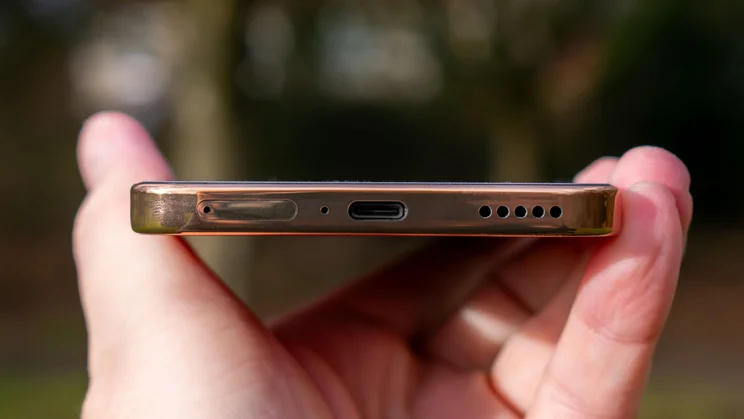 Close up of the Honor Magic 8 Lite's bottom edge and charging port