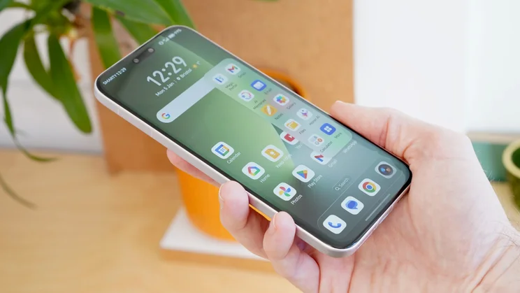 Honor Magic 8 Pro in hand, front view