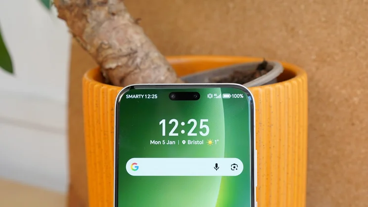 Close up of the Honor Magic 8 Pro's selfie camera