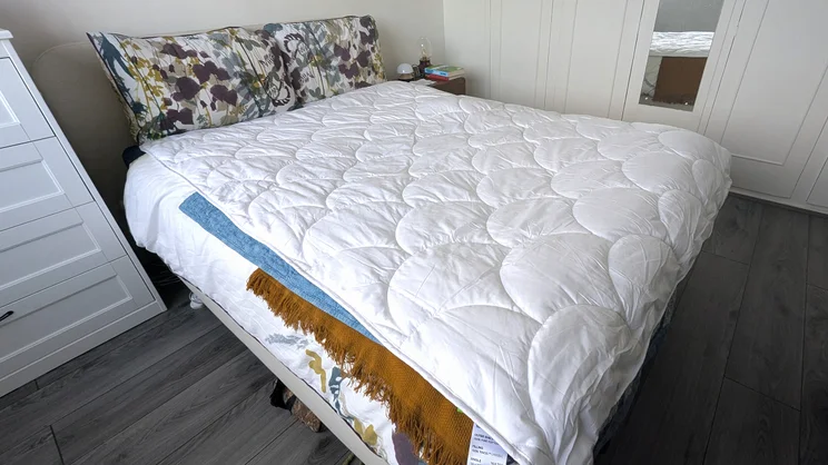 The Larke Nature's Blend duvet on a bed in a bedroom
