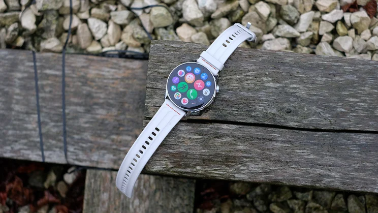 OnePlus Watch Lite on a wooden beam, showing the app selection on the screen