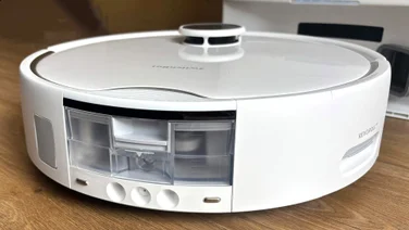 The Switchbot S20 robot vacuum's docking port, viewed from the ground