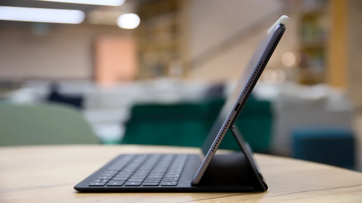 The Huawei MatePad 11.5 S (2026) in its keyboard case pictured from the right edge