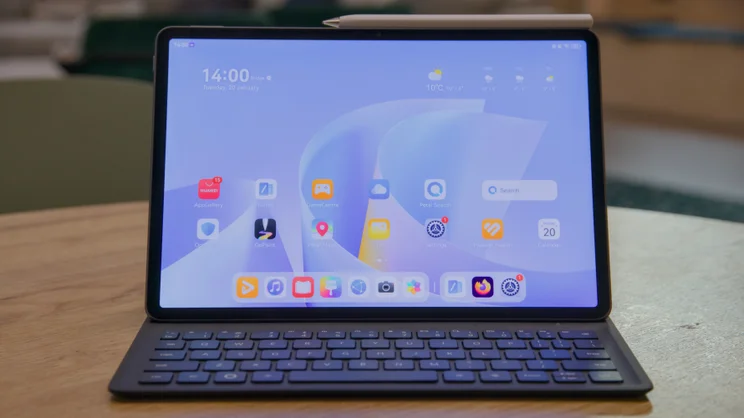 The Huawei MatePad 11.5 S (2026) in keyboard case, from the front, on a wood table