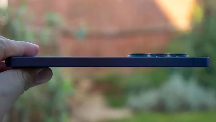 Samsung Galaxy S26 Ultra side view