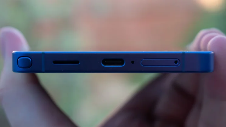 Samsung Galaxy S26 Ultra bottom view