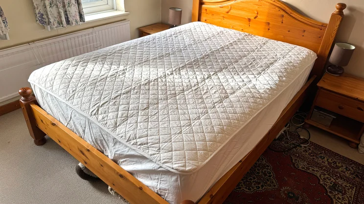 The Scooms 100% Pure Cotton mattress protector