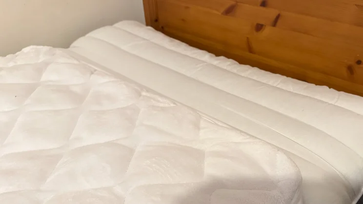 A closeup of the top of the Slumberdown Wonderfully Warm Electric Blanket, on a single mattress