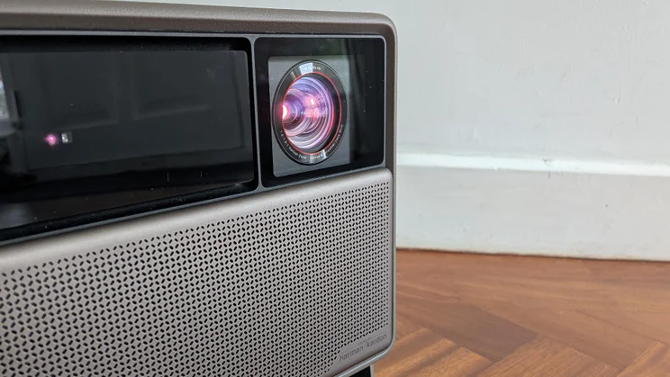 Close-up of the projection lens on the XGIMI Horizon 20 Max 4K projector