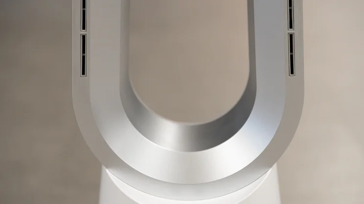 A closeup of the base of the Beldray 2-in-1 Bladeless Fan's fan head