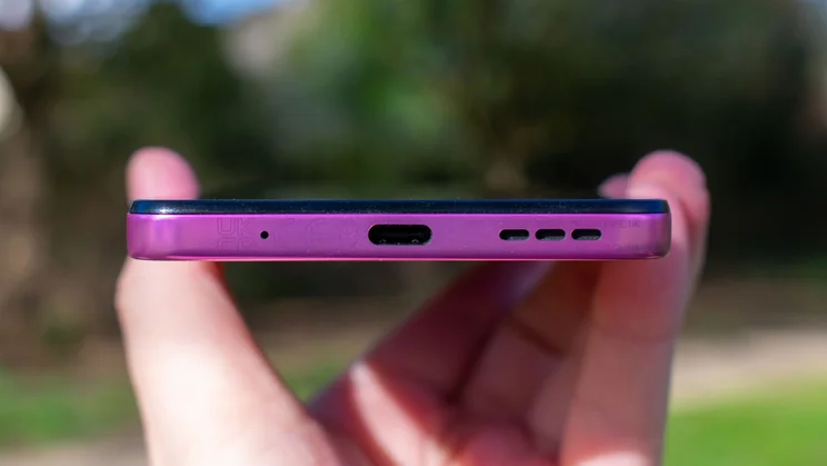 Motorola Moto G17 bottom view