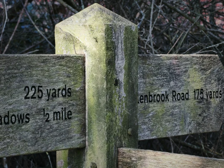 7x zoom shot of a wooden signpost