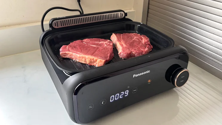 Steak cooking on the Panasonic 6-in-1 Table-top Multi Cooker's griddle plate