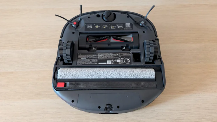 The underside of the Eufy Omni C28