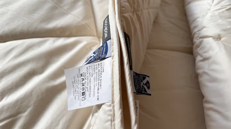 The edges of the Woolroom Deluxe Washable 3-in-1 Wool duvet fastened together
