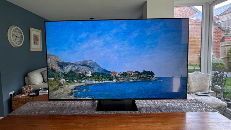 Front view of the Hisense U7Q Pro Mini LED TV displaying a seaside artwork