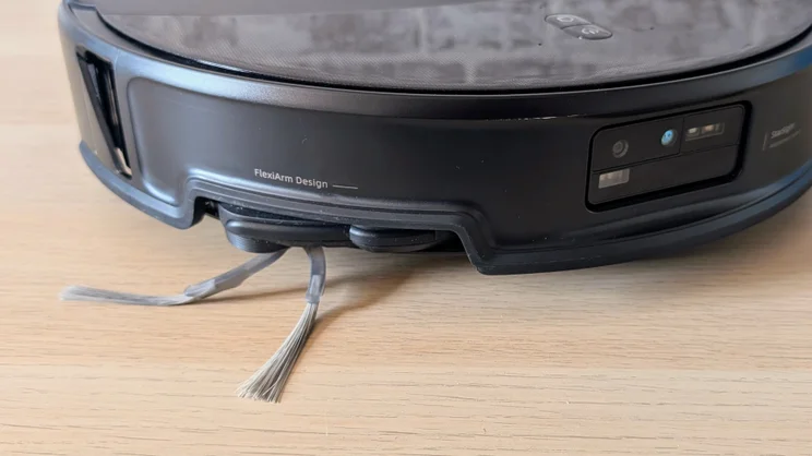 A close up view of the Roborock Saros 20's articulating edge sweeper
