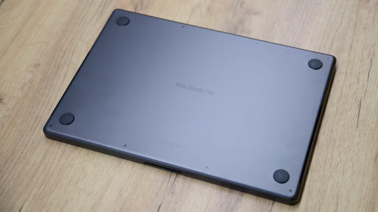 A picture of the undersie of the 2026 M5 Pro MacBook Pro
