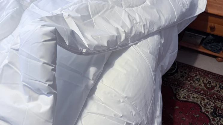 A closeup of the edges of the Dorma Full Forever duvet
