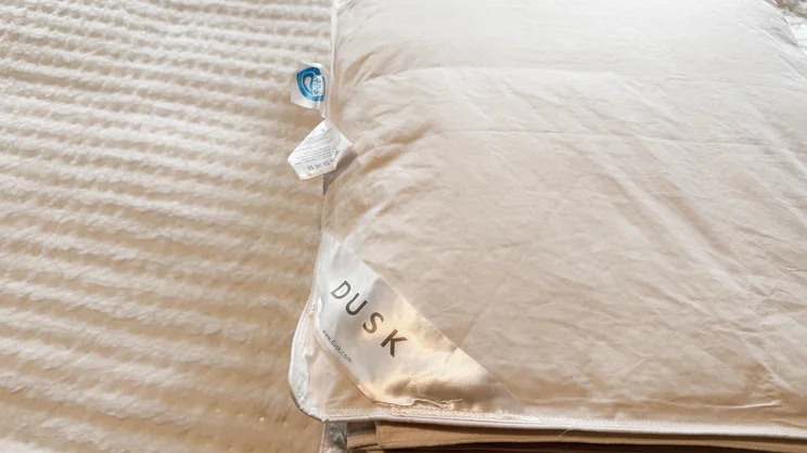 A closeup of the Dusk Luxury 80% Goose Down duvet's corner, with brand label