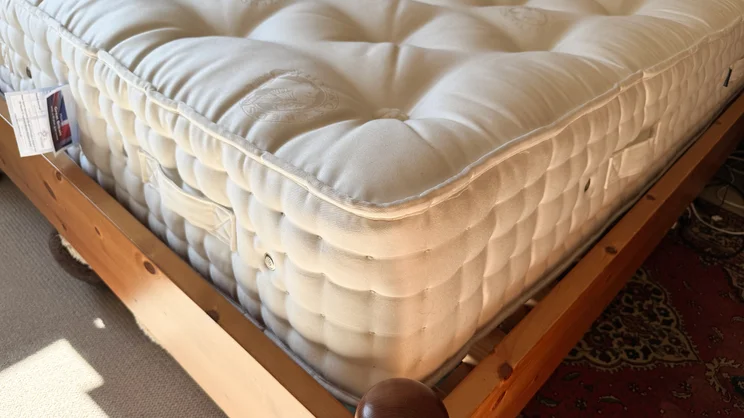 A closeup of the corner of the Hypnos Inspired By Nature 05 mattress