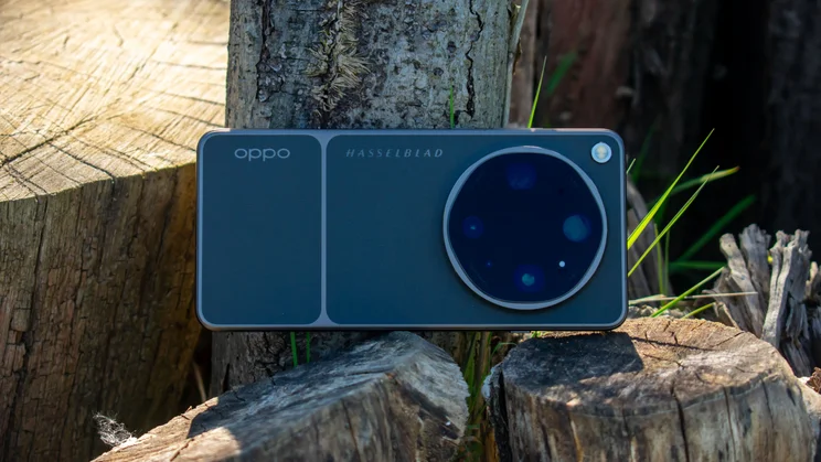 Oppo Find X9 Ultra in landscape mode, rear view