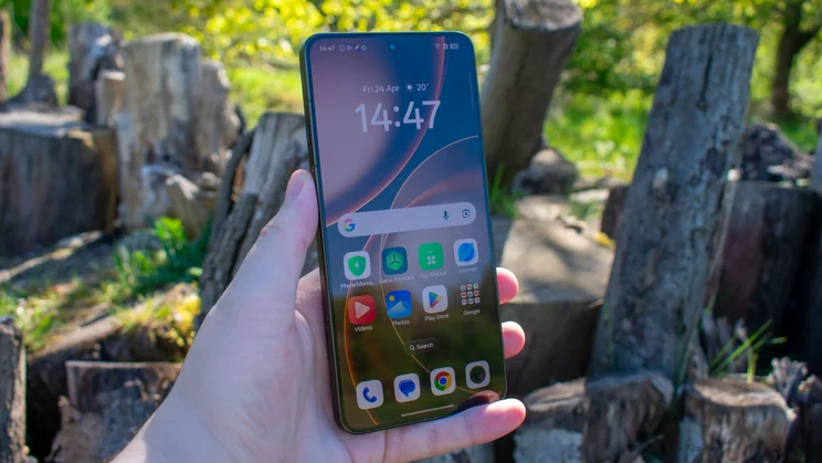 Oppo Find X9 Ultra in hand, front view