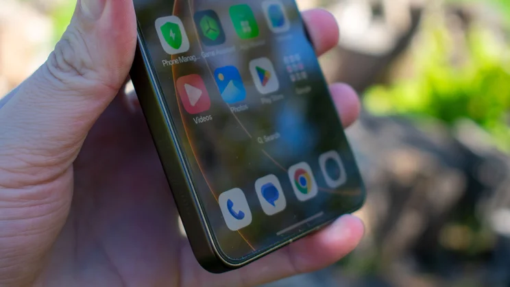 Oppo Find X9 Ultra display, angled view