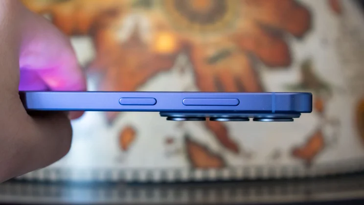 Samsung Galaxy S26 power and volume buttons