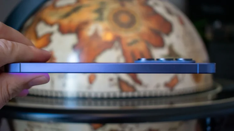 Samsung Galaxy S26 side view